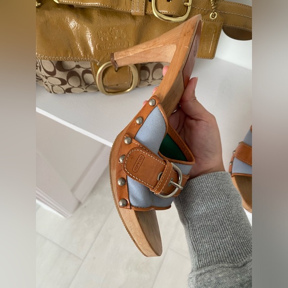 SOLD***💫VINTAGE COACH WOODEN MULE HEELS! 💫 - Picture 3 of 12